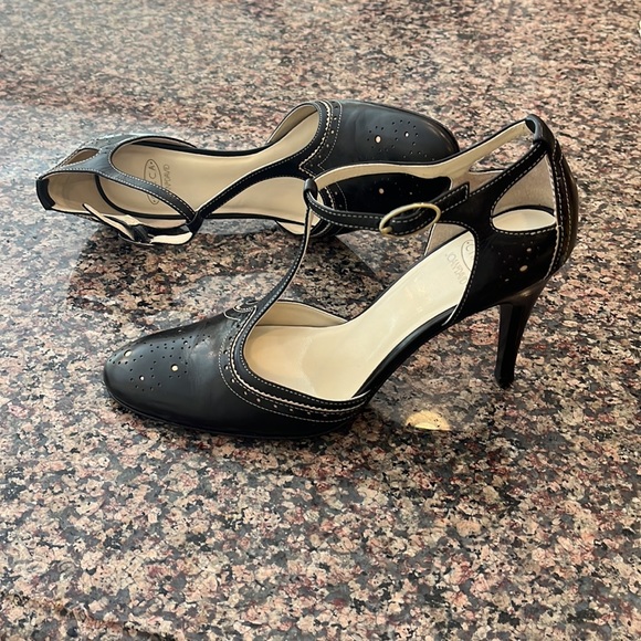 Joan and David CJ Domani wingtip T strap heel in dark chocolate brown - Picture 2 of 9